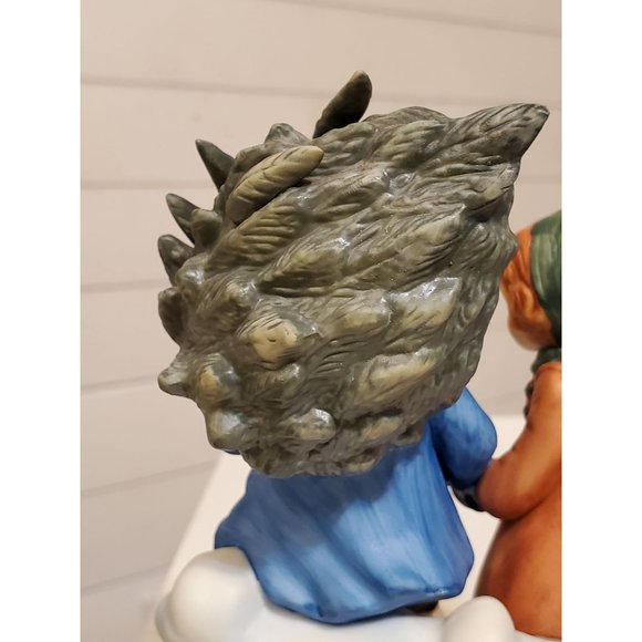 Vintage Avon Christmas Memories 1981 Porcelain Figurine - Picture 14 of 16